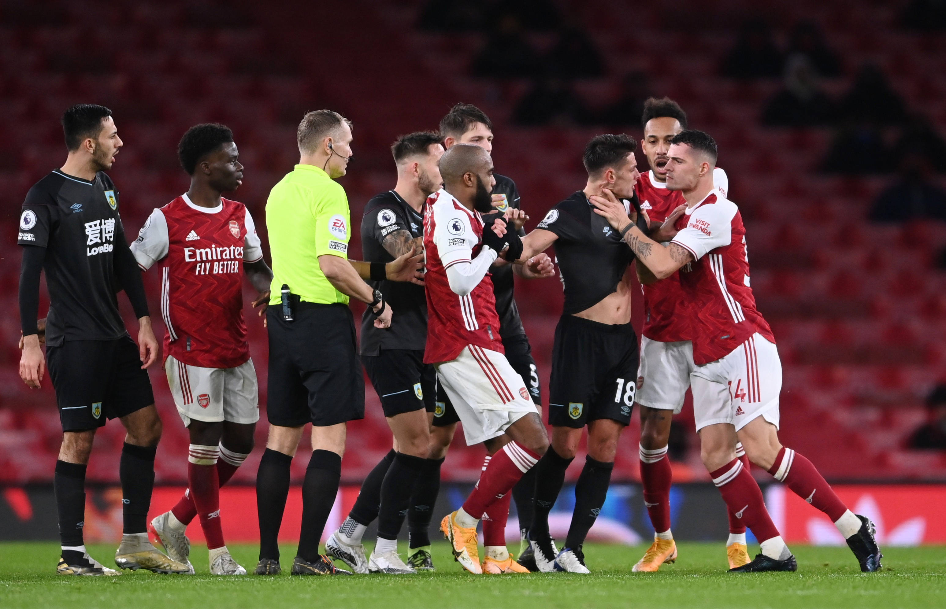 切费林对他 切费林对他